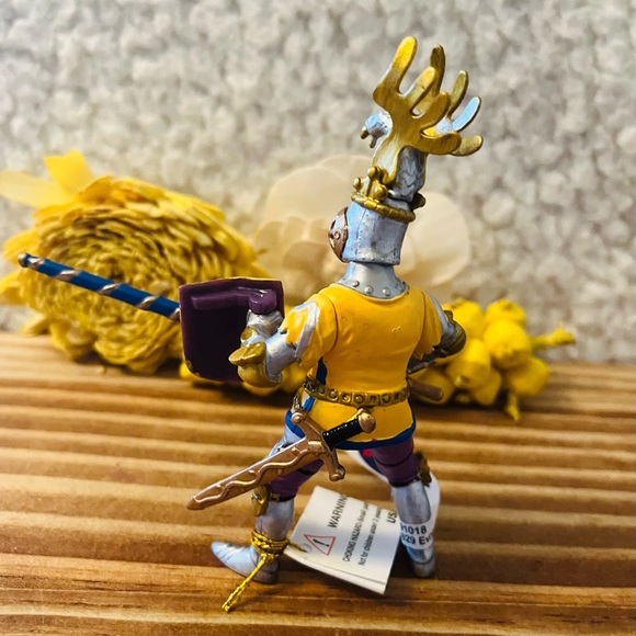 Beautiful RETIRED w/ALL TAGS Knight & Horse - Picture 4 of 10